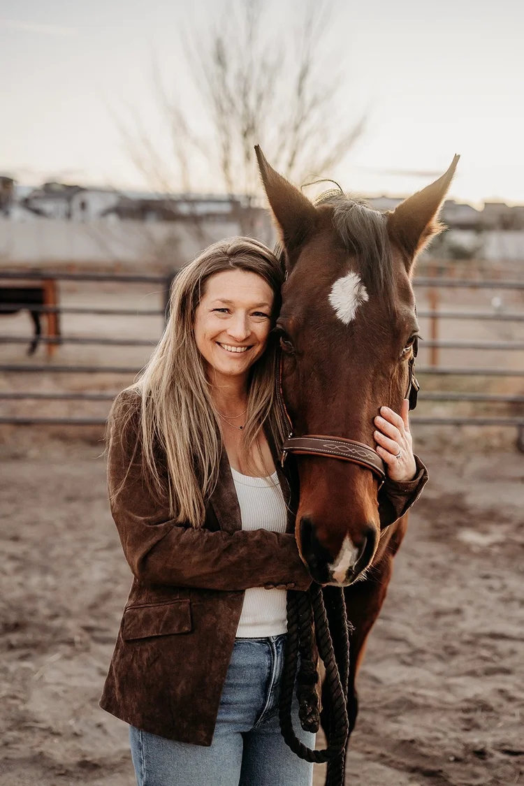 Ciana Dodgion with a bay horse