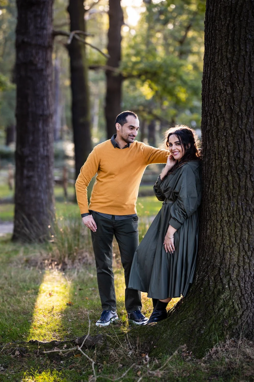A couple cuddle up for romantic photoshoot in richmond park