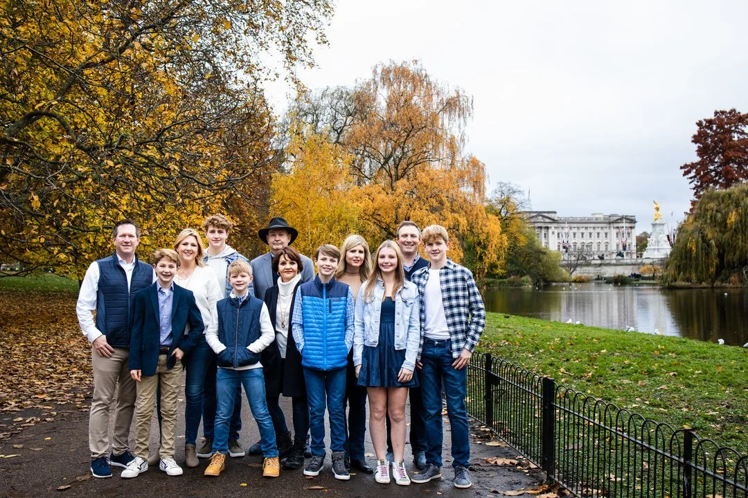 Buckingham Palace photoshoot with a London Photographer in St James Park in Autumn