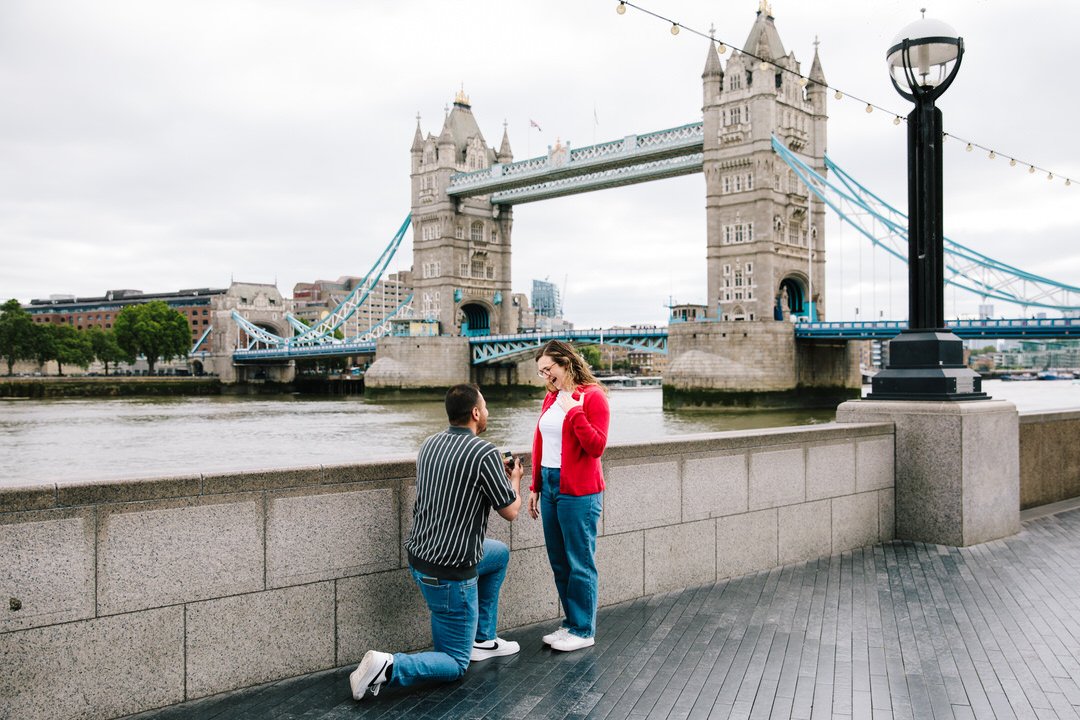 Couple propose infront of tower bridge in London during secret photoshoot