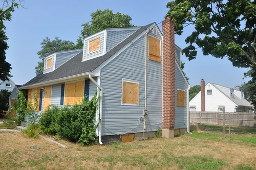 The Best Way to Sell a Distressed House