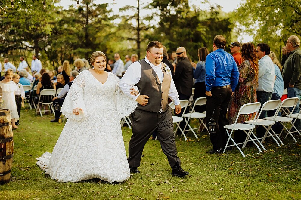 wedding-at-the-barn-on-95-aisle.jpg