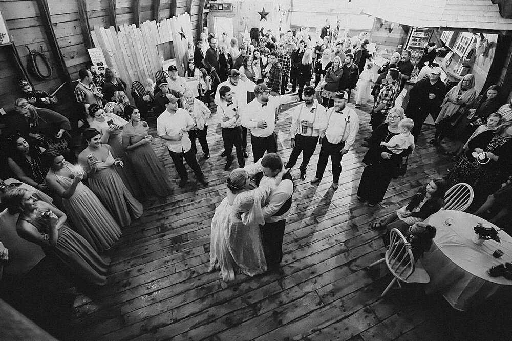 wedding-at-the-barn-on-95-dance.jpg