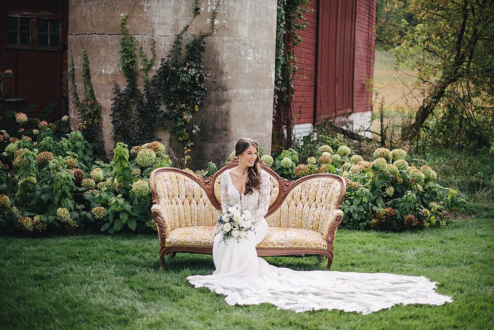 hidden-meadow-and-barn-bride-couch.jpg