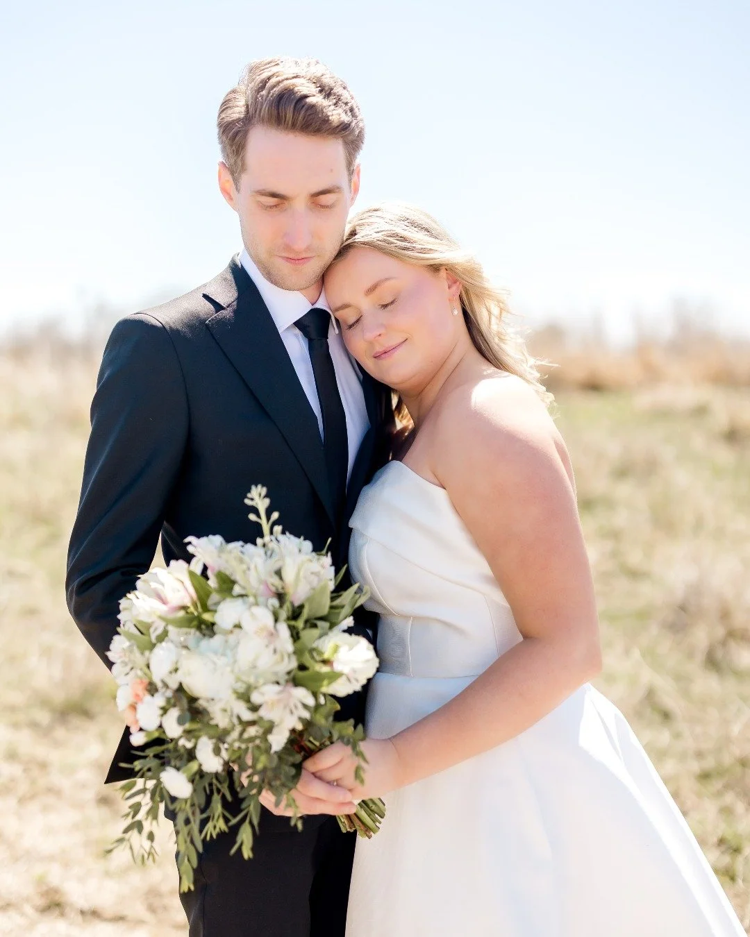 Our bride skipped the extras and trusted us to keep her look light, fresh, and refined. A soft curl and subtle glow were all she needed to shine. 🤍

Makeup: #LHNArtistLisa
Hair: #LHNArtistMichelle

Venue: @bavaria_downs
Photo: @alexandrarobynphoto

