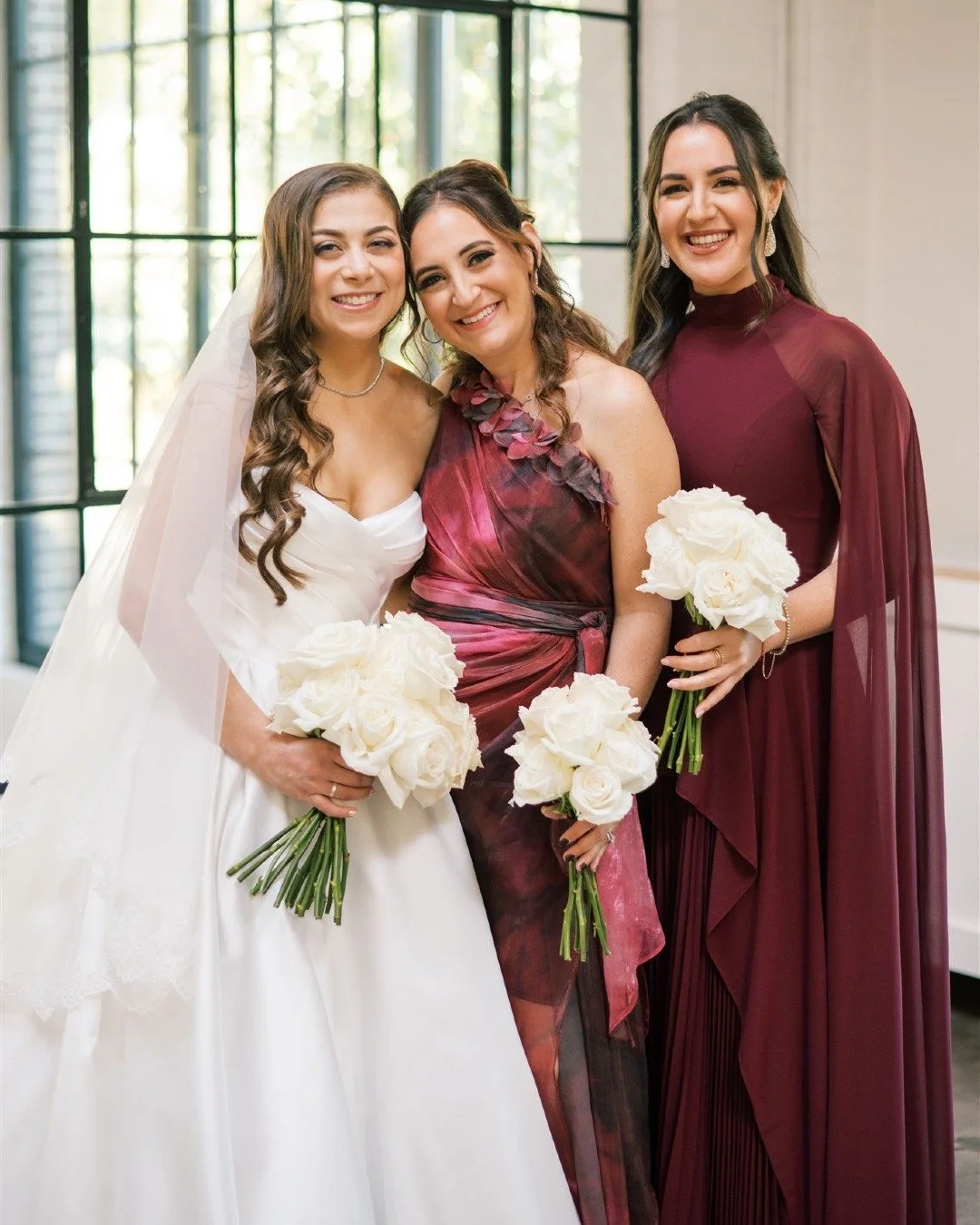 We styled our bride with soft, lived-in waves and gave her girls polished looks that felt just as effortless. No one should be worrying about their hair staying put, and with us, they didn&rsquo;t have to. 💕

Planner @cariwaitzevents
Photo @lollipop