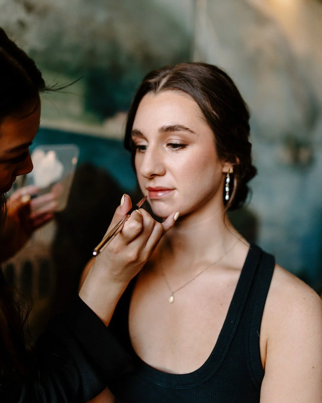 One thing we always focus on? Creating balance that actually feels good to wear. Fresh skin, soft definition, and just enough color. Nothing overdone. 💄

Let&rsquo;s talk about creating a look that feels like you.

#bridalmakeupinspo #bridalmakeupse