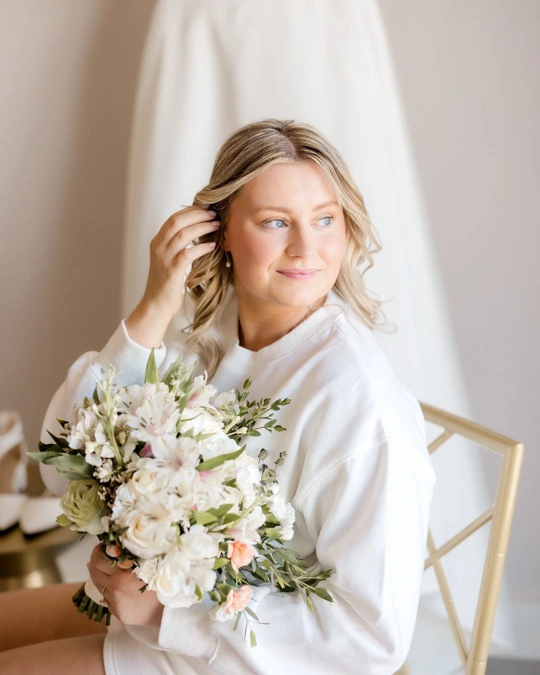 The getting ready part of the day should feel just as good as everything that follows. Calm, comfortable, and a chance to settle in before it all begins. 💕

Double tap if this is your ideal wedding morning vibe.

Photo: @alexandrarobynphoto
Venue: @