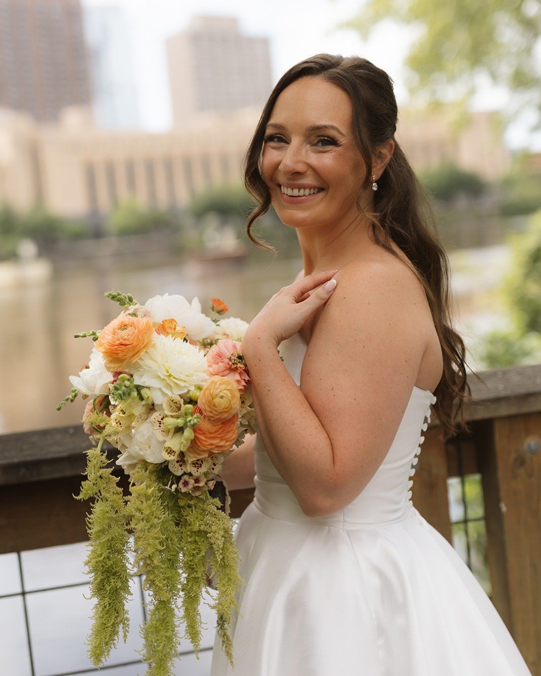 Not every bridal look needs to feel over the top to make an impact. Sometimes it&rsquo;s the softer approach that ends up feeling the most put together and effortless all at once. ✨

Ready for a look that lasts and feels comfortable all day? We&rsquo