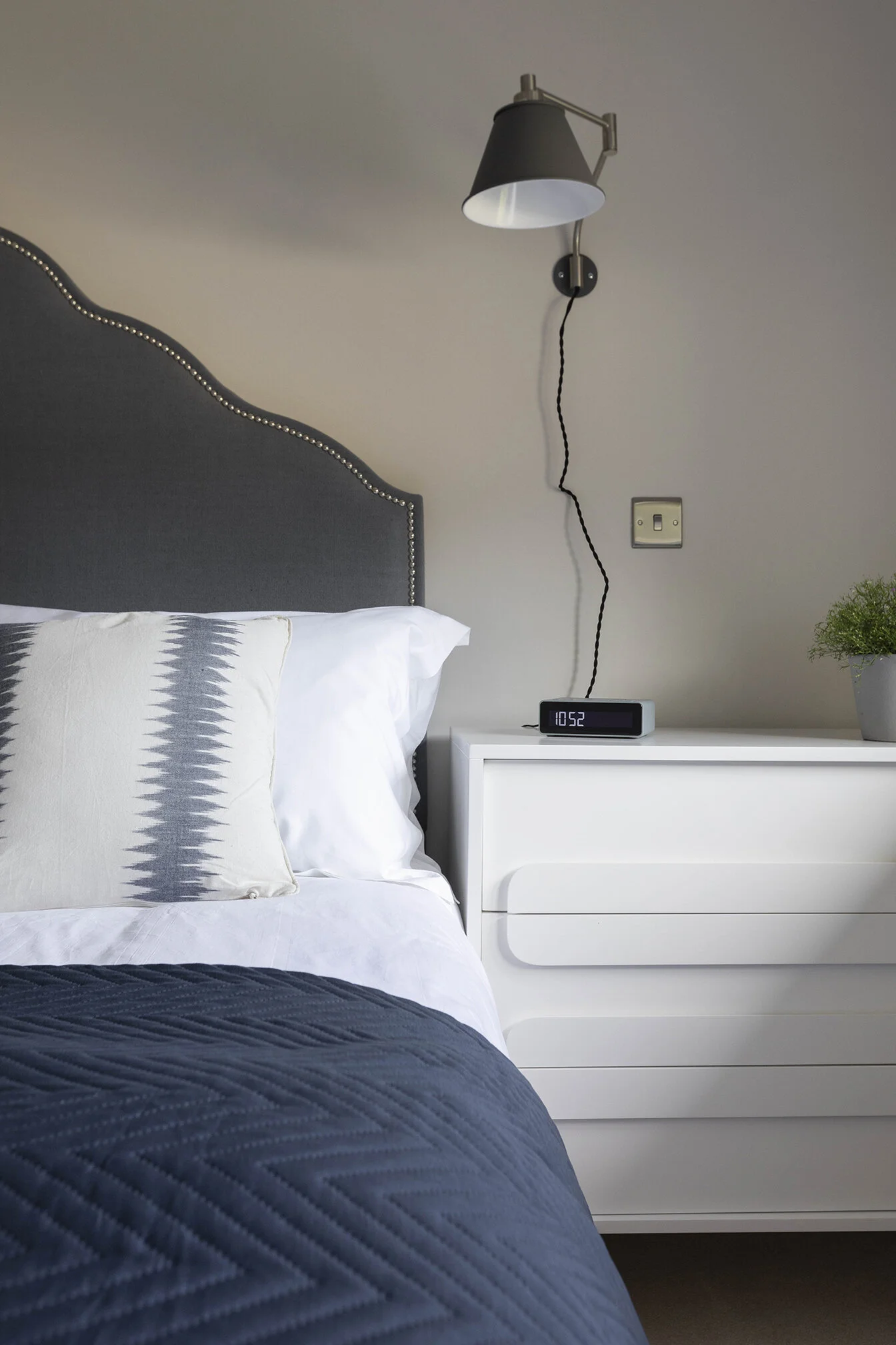  Bedside 