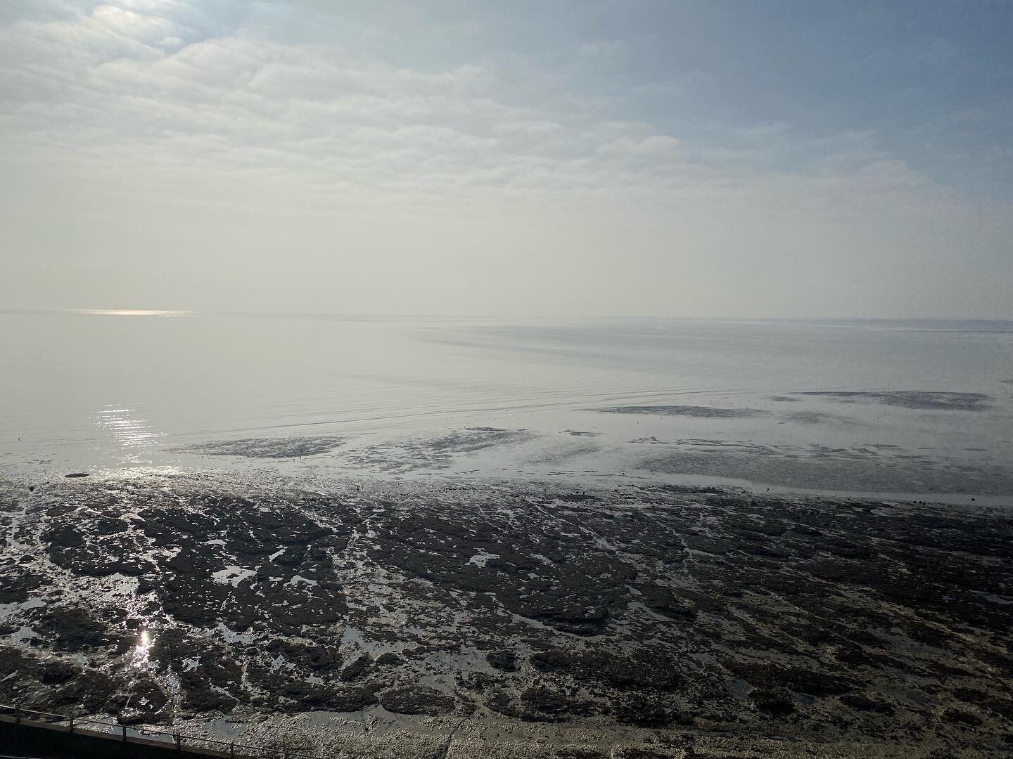 Beautiful sea &amp; sky this morning. Such a gentle palette of colours. Never knew Monday morning could be so calm&hellip;
#grey #seascape #sea #coastalliving #coastal #livingbythesea #eastkent #kentcoast #gabrielhollandinteriordesign