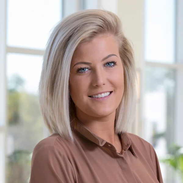 Lyndsay D.jpg