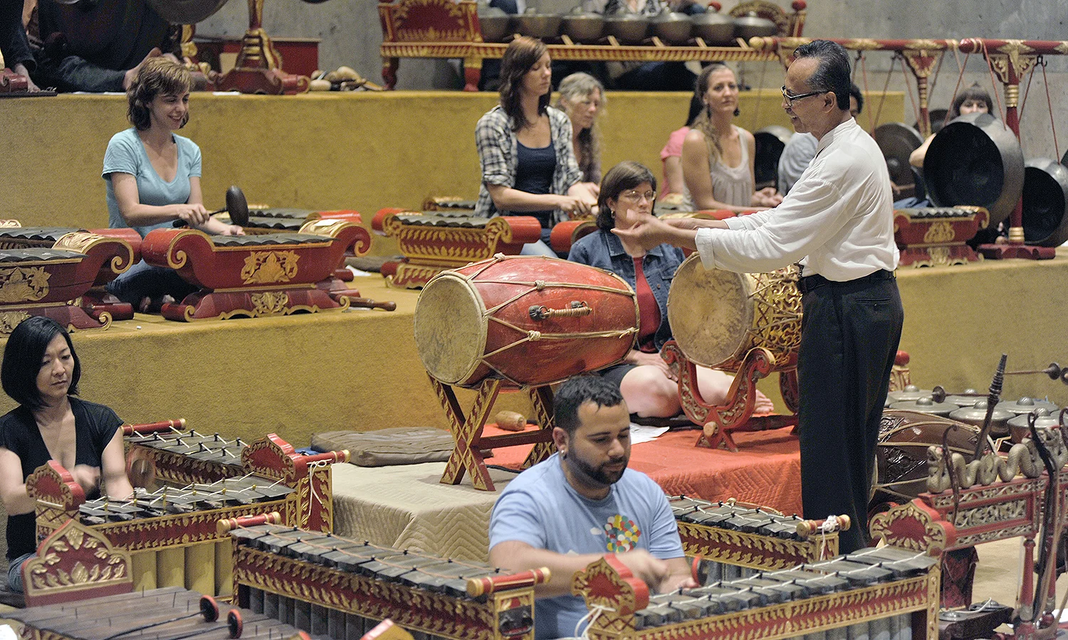 Sumarsam, who is celebrating his 45th year at Wesleyan, teaches conference participants about gamelan. (Photo by Olivia Drake)