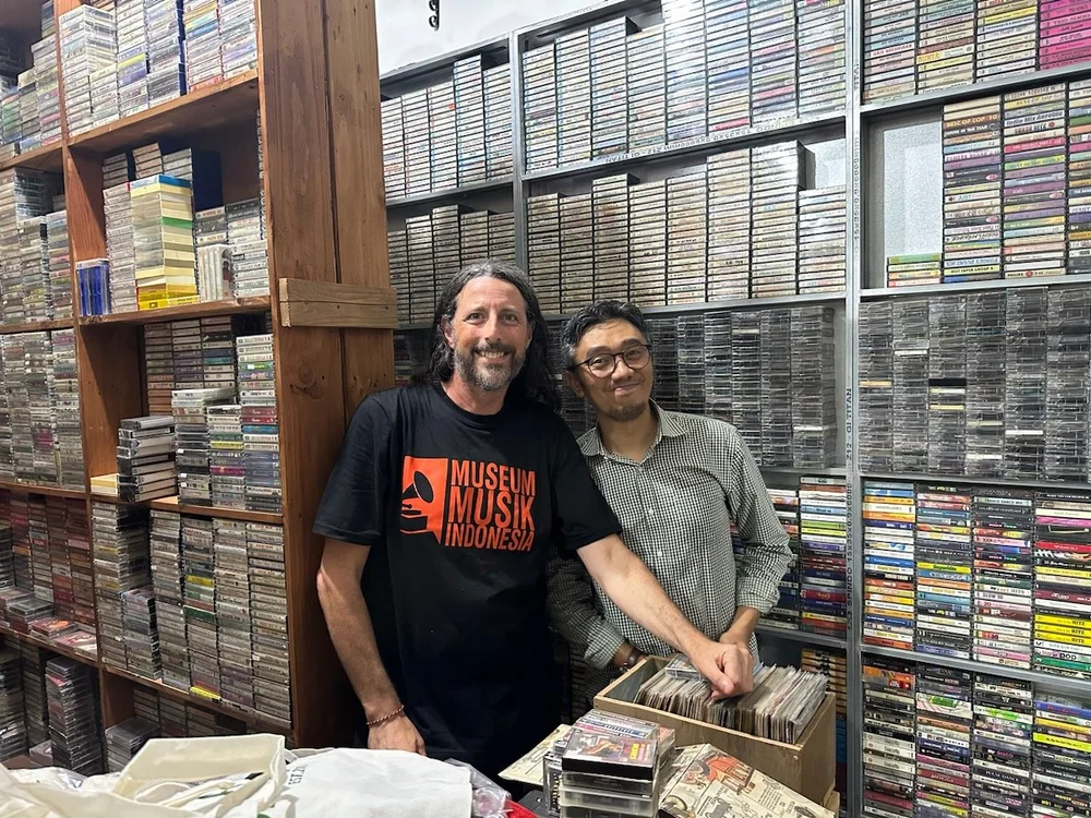  David Novak with Pak Nyonyo Sugiharto, Kaset Lalu, Surabaya 