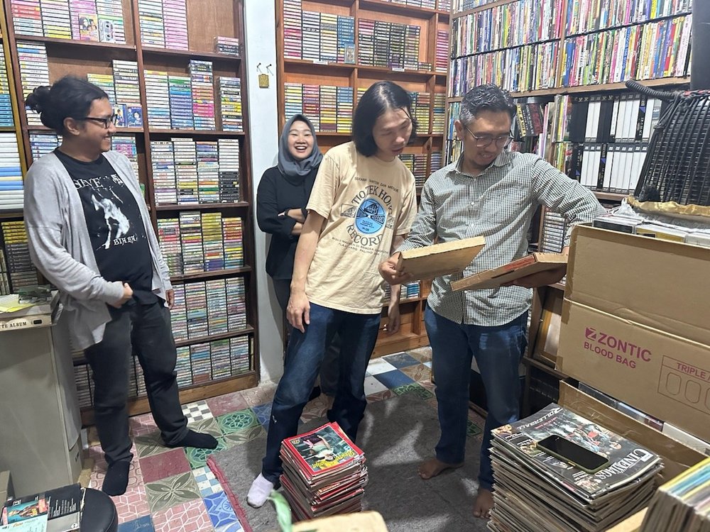  Irama Nusantara staff with Pak Nyonyo Sugiharto, Kaset Lalu, Surabaya 