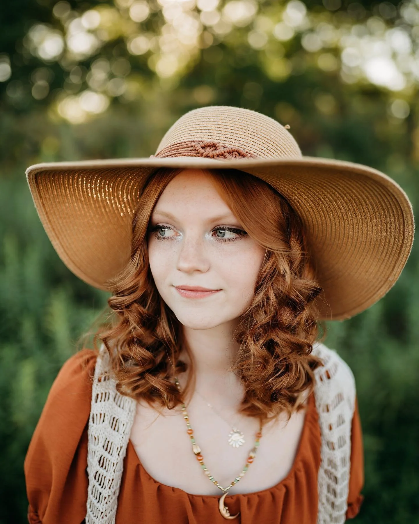 Calling all seniors! Get your sessions booked ASAP &hearts;️