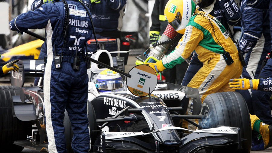 The results: For expressing the true Petrobras DNA, in addition to brand recognition and success in the F1 circus, the "Challenge is our energy" concept ended up embraced by the whole company and its stakeholders, remaining active. Petrobras remained as Williams sponsor for many seasons. And just one more thing...