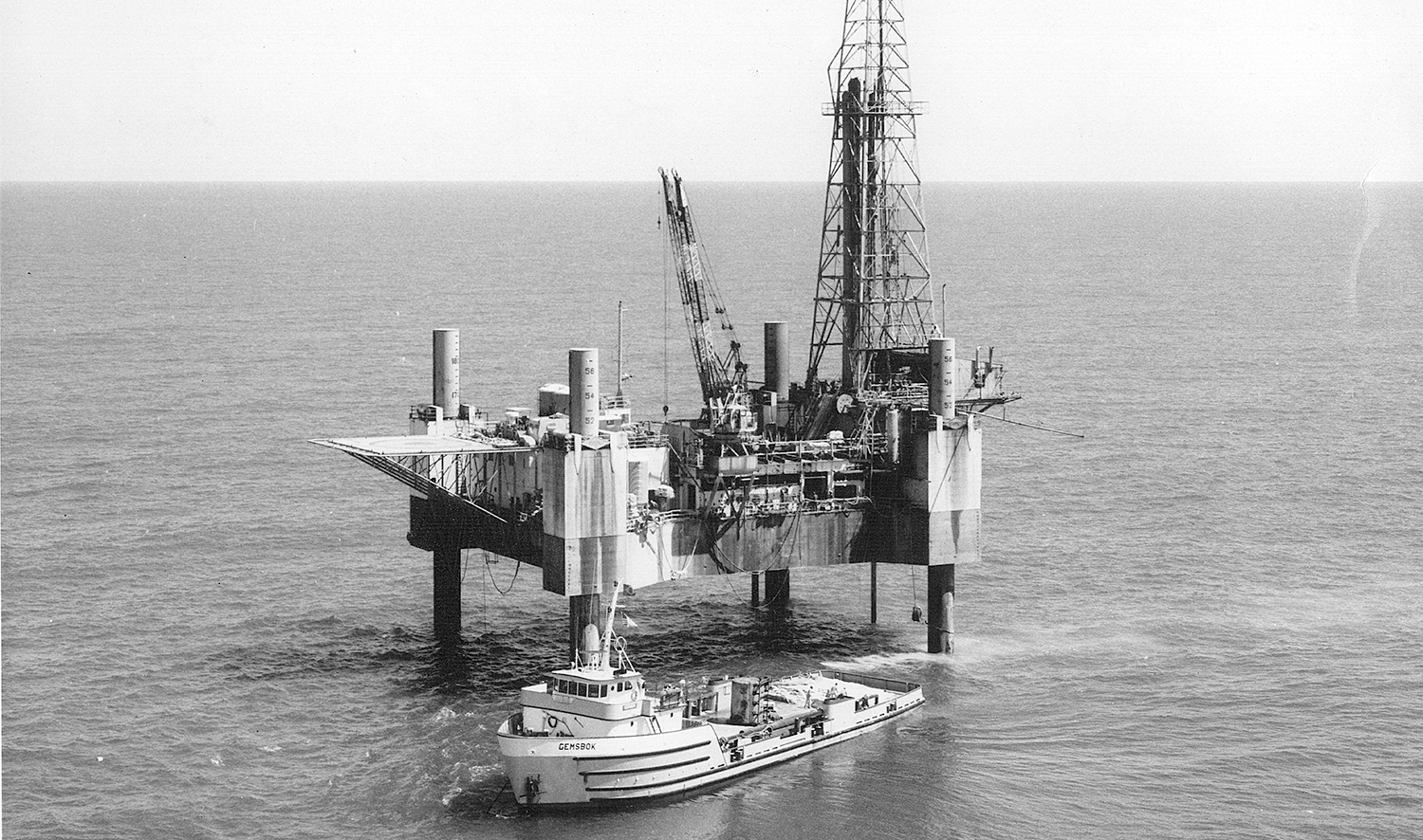 Platform P-1, the first self-lift platform built in Brazil (1968).