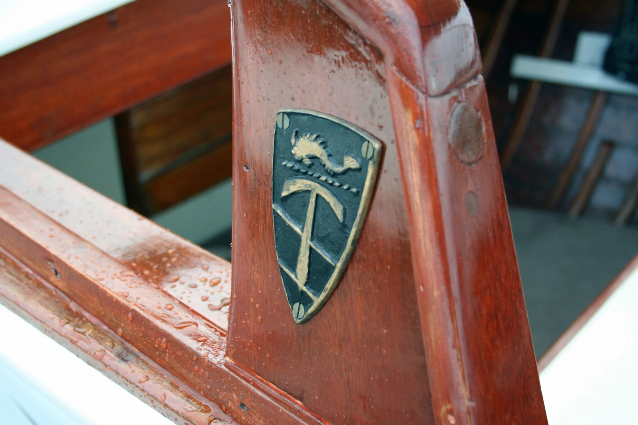 insignia2.jpg