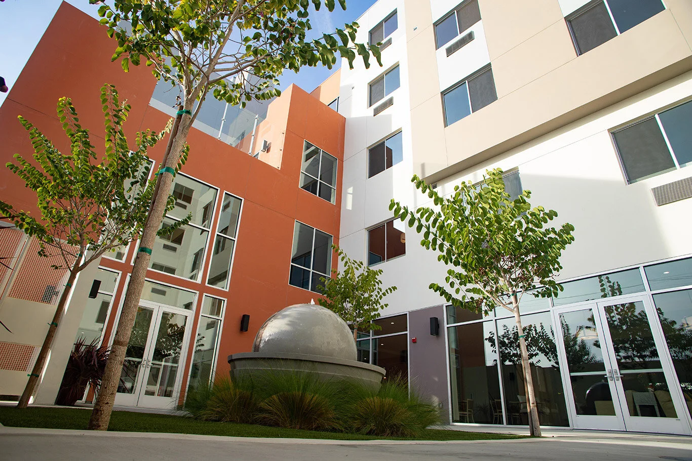Valley-Vista_Courtyard-1.jpg