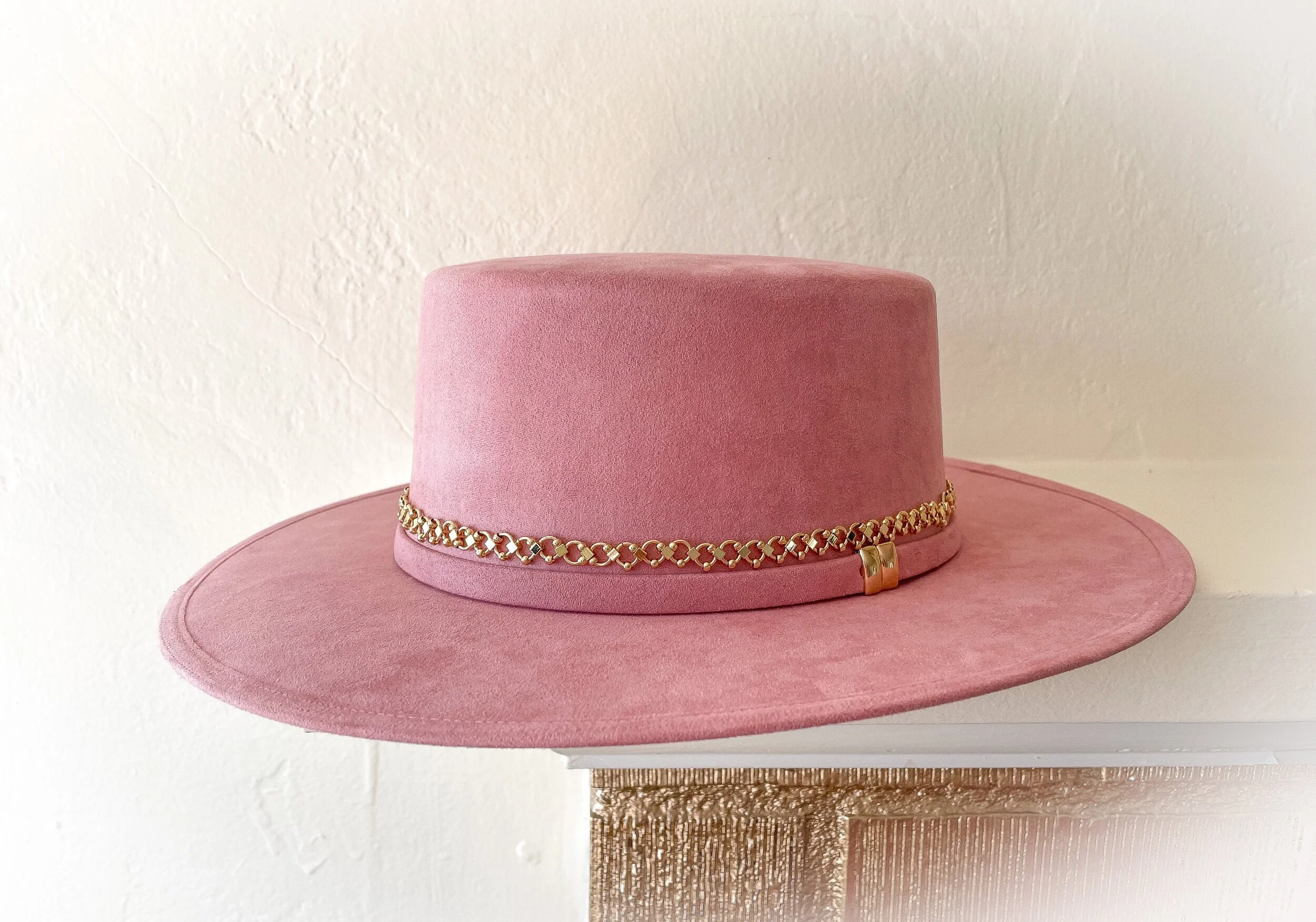 C0F9598F-7165-4189-BA54-50401282DECE