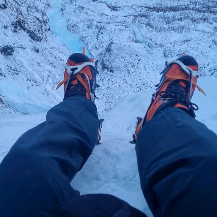 Absolutely loved climbing this ice line on Wednesday. Looks like the snow has finally showed up in Troms&oslash;, but it has been nice to focus more on ice climbing and mountaineering witbout being completely distracted by splitboarding like usual ❄

