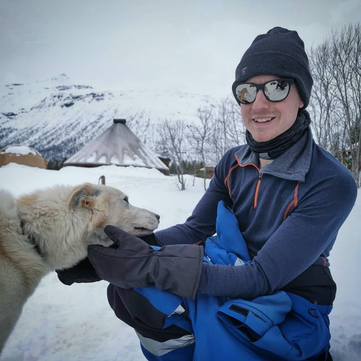 Had so much fun trying out dog sledding for the first time over the weekend 😁

Thanks for the awesome day out @marianadventures and @nadine.hamburg 😊

#CampTamok #DogSledding #Tamok @ulvangofficial #WeAreWool @girosportdesign_norge #GiroInTheWild #