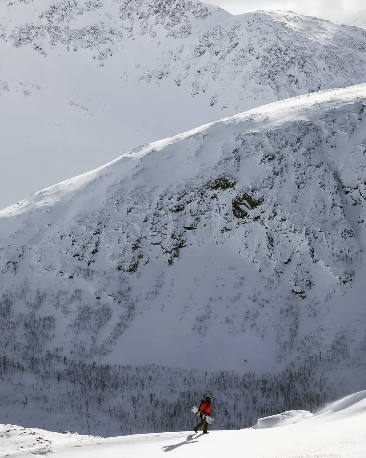 Some nice weather days ahead ❄☀️🙌

Fun trip and good 📸 skills by  @marianadventures

#MountainPhoto #SpringFeeling #Snowboarder #Powday  #NorthernPlayground #OuterPeace #ArcteryxNorge #Ulvang #WeAreWool #GiroRange #GiroInTheWild