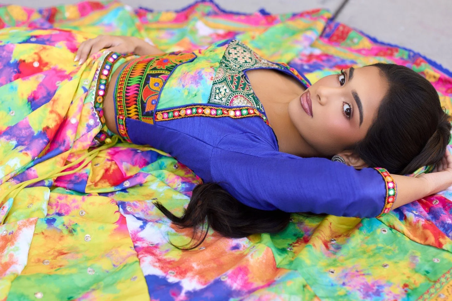 Traditional Indian looks will always capture a certain place in my heart 💚 In my opinion, no culture does tasteful, detailed beauty in quite the same way. Jumkas, saris, lehengas, dupattas...pleassseeee let me capture it all 😍⁠
⁠
Model: Internation