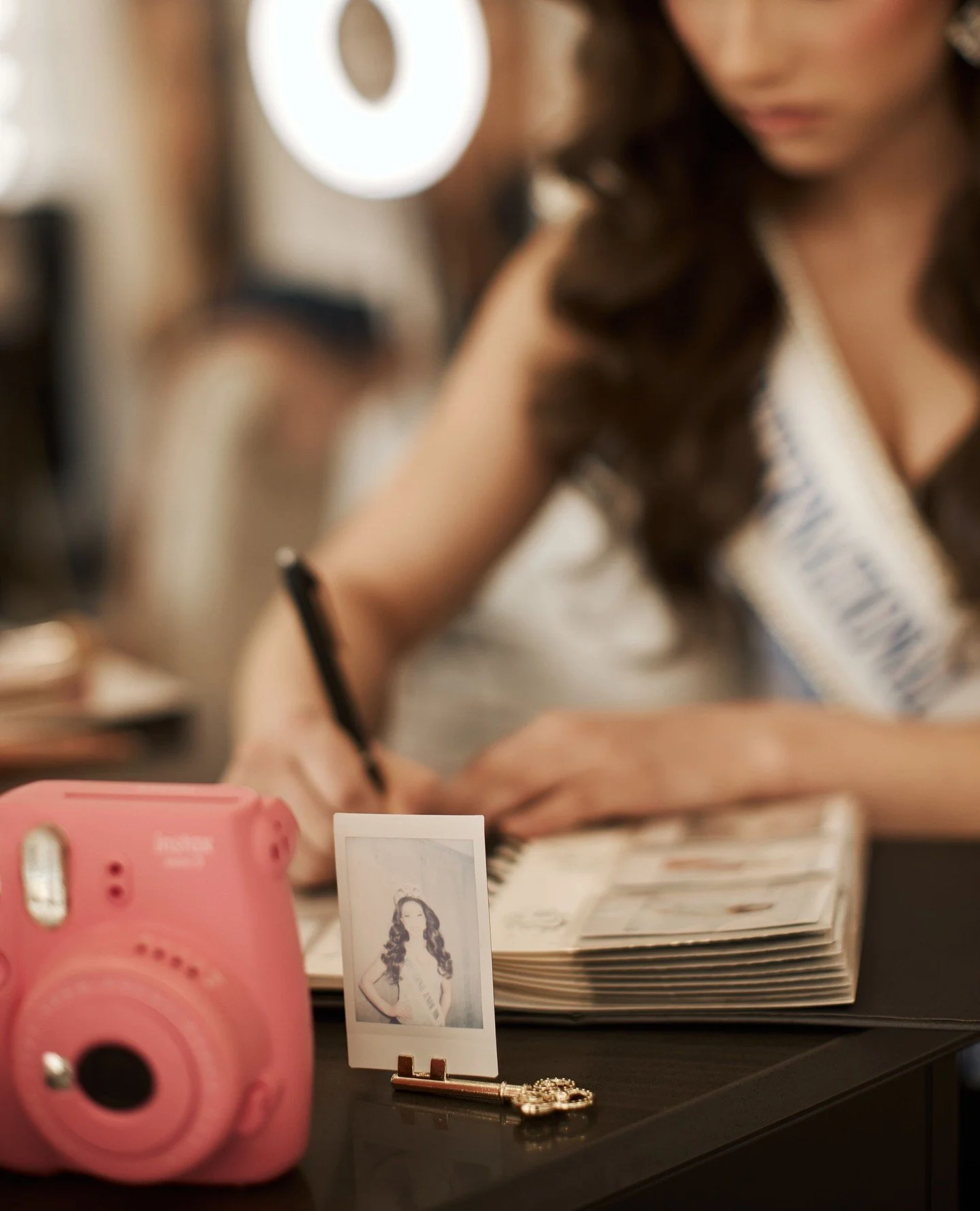 The polaroid guest book is calling 📷️ This tradition of having clients take a polaroid and sign the studio guest book was started in 2020, and it's been going strong ever since. So many memories in multiple volumes of these books 💗