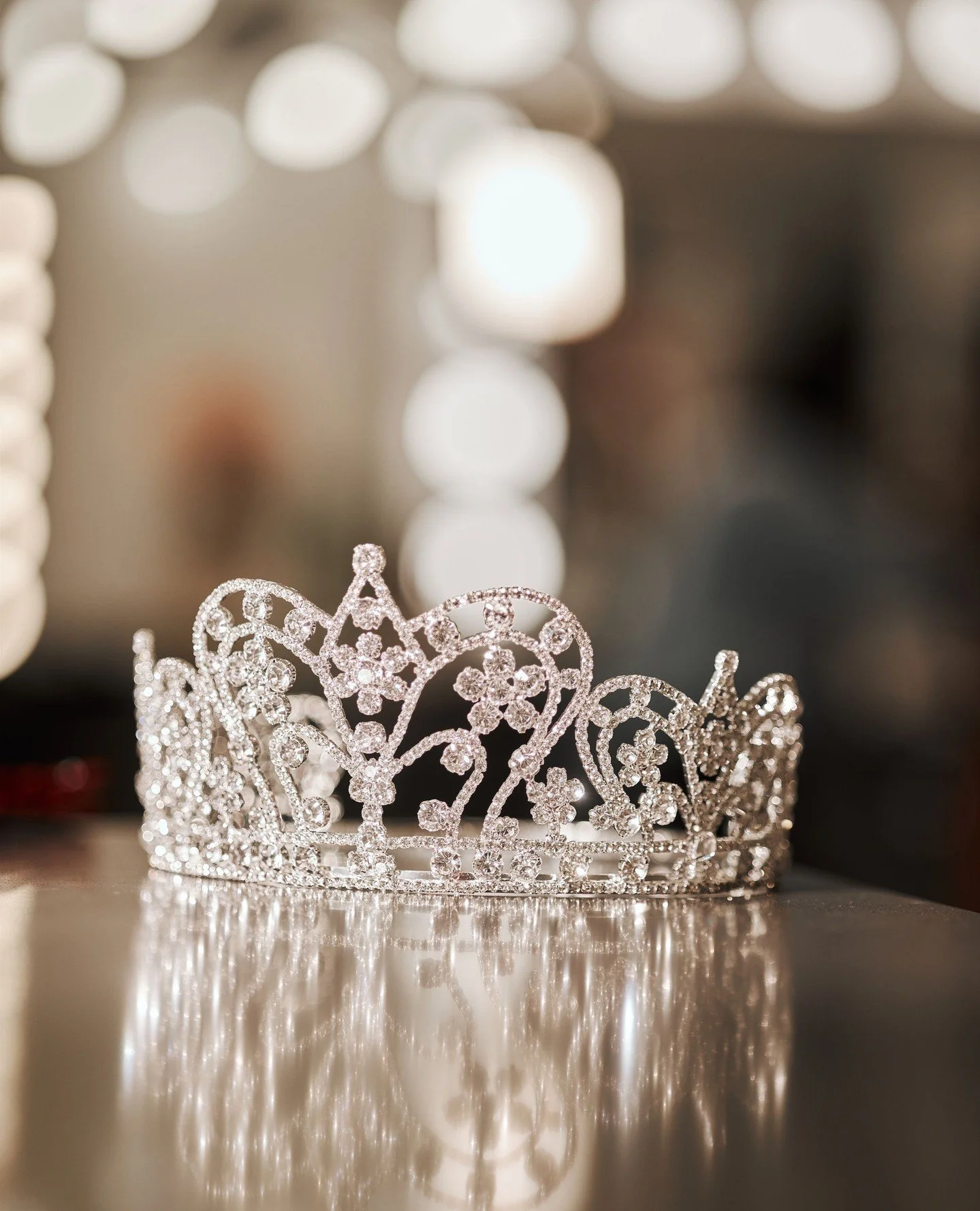 I call these "phone background" shots. The perfect capture to showcase your stunning crown 👑