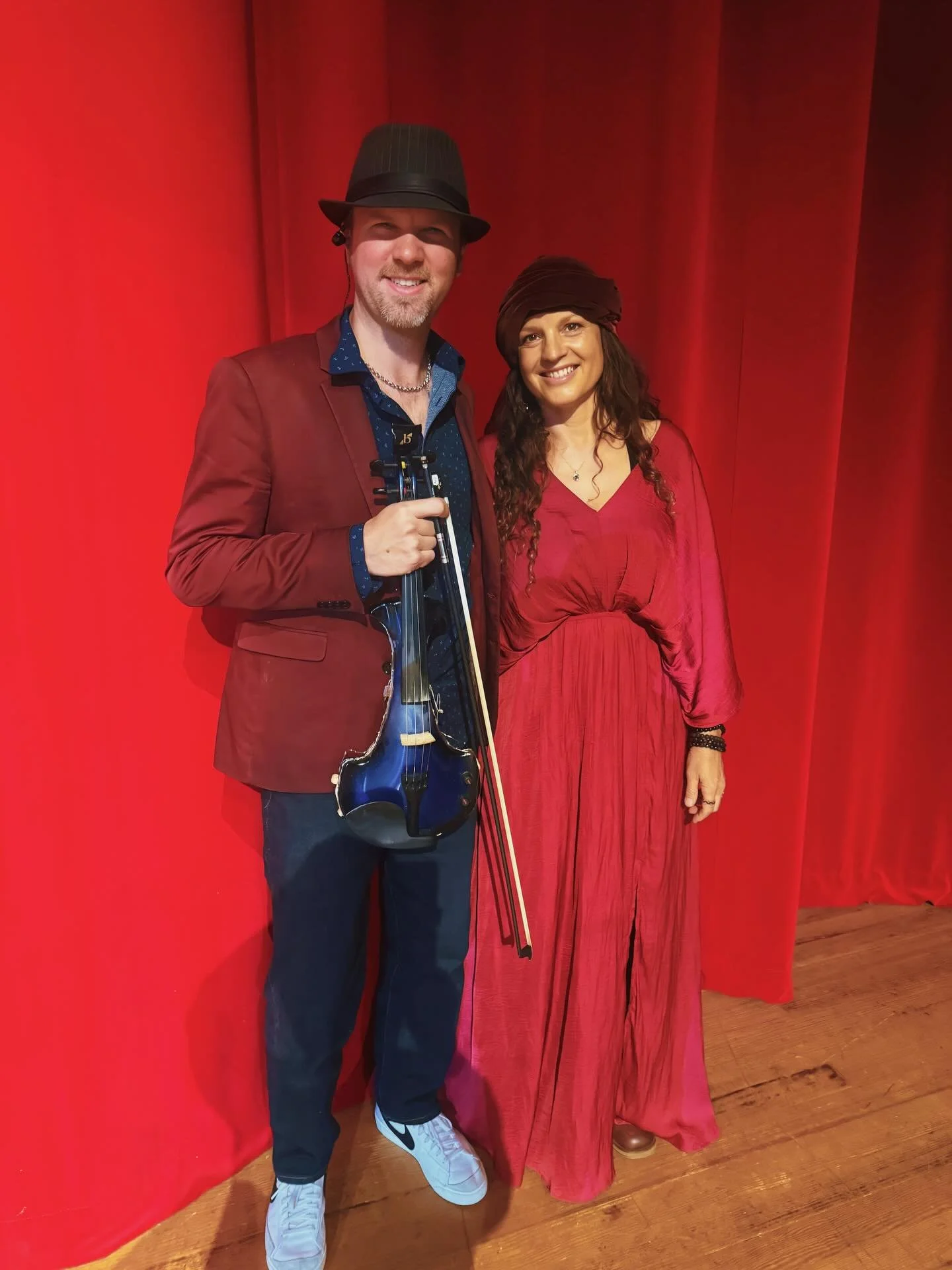 🎻 A few weeks ago, I had the honor of seeing the epic rock violinist @theblueviolin here at @kauaicommunitycollege on Kaua&rsquo;i, Hawaii. 

Scroll through ➡️ to listen/see some stellar videos of him playing! 🎶 

@theblueviolin is an awesome music