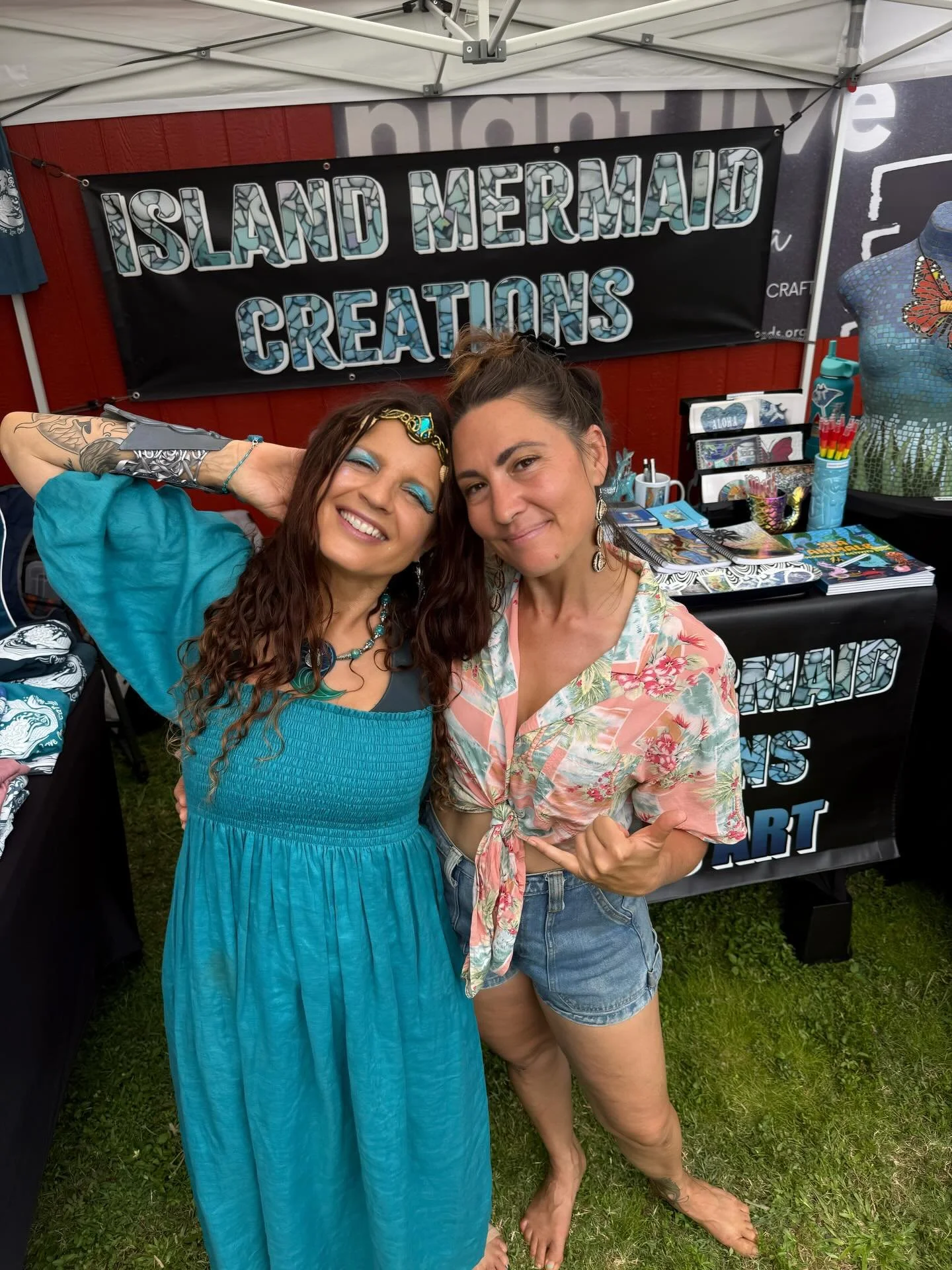 🎉 Here&rsquo;s a ginormous shout out to my brilliant, generous &amp; creative cousin @stefaniekeepsgrowing with her creation of @restoringthemuse this past weekend on Kaua&rsquo;i, Hawaii! 

She poured her heart &amp; soul into this celebration of w