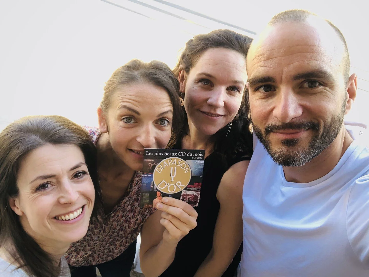 Devinette : quel est le point commun entre un diamant et de l&rsquo;or ? Hehe, notre album &quot;Po&eacute;tiques de l&rsquo;instant&quot;, qui vient de se voir r&eacute;compens&eacute; d&rsquo;un Diapason d&rsquo;Or et d&rsquo;un Diamant d&rsquo;Op&