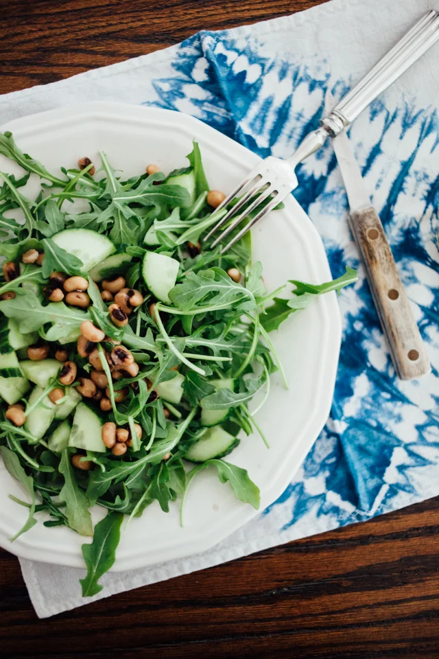 Eating In // Black Eyed Pea and Arugula Salad with Honey Vinaigrette 