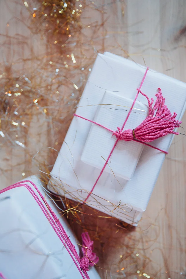 1st Day of Craftsmas // Christmas Wrapping Tassels