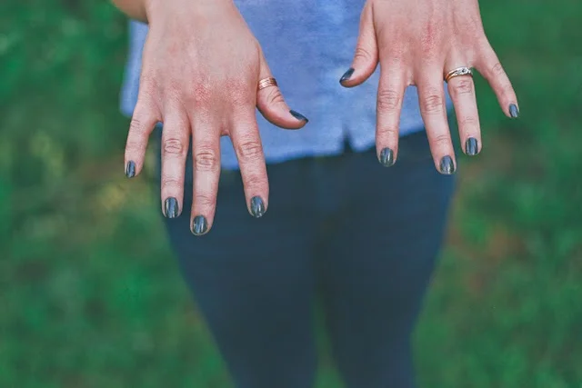Beauty // Dark Nails for Spring 