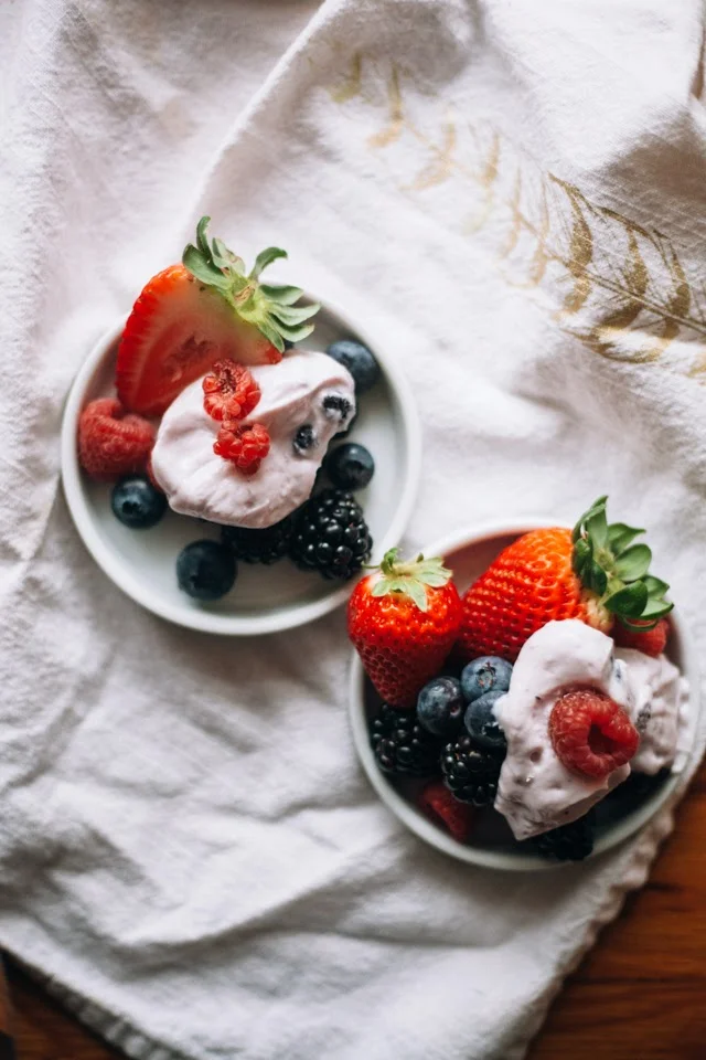 Eating In // Yogurt & Berries