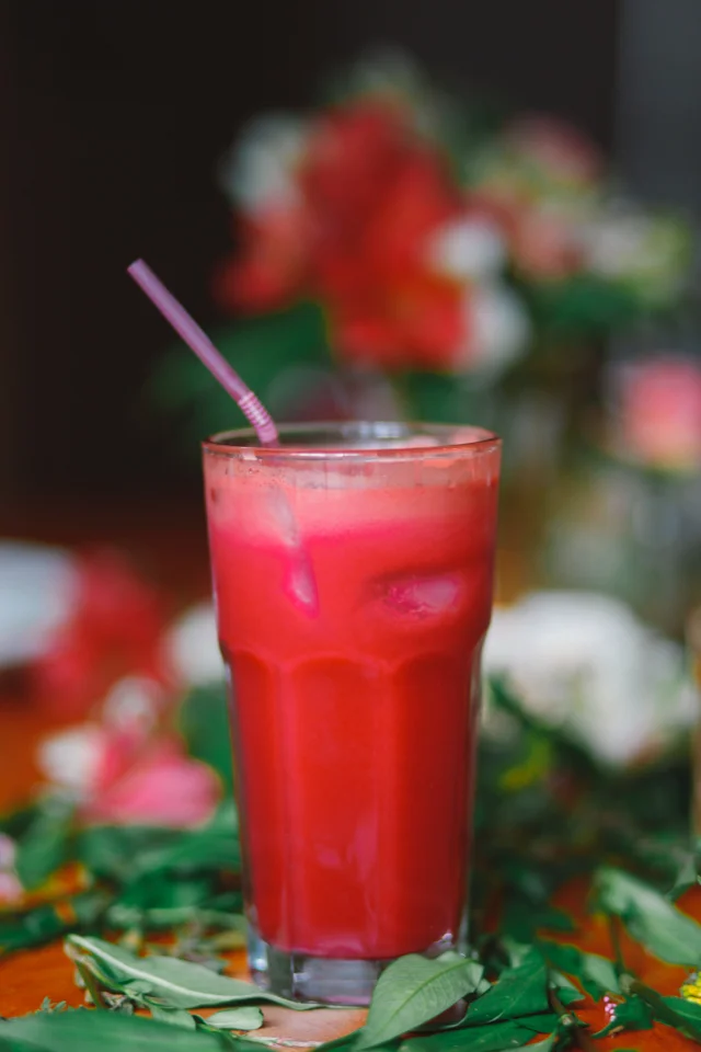 Eating In // Apple-Beet Juice 