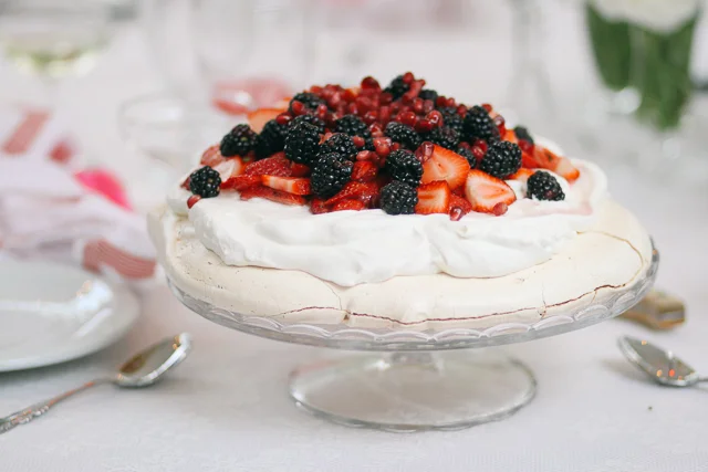 Eating In // Pavlova