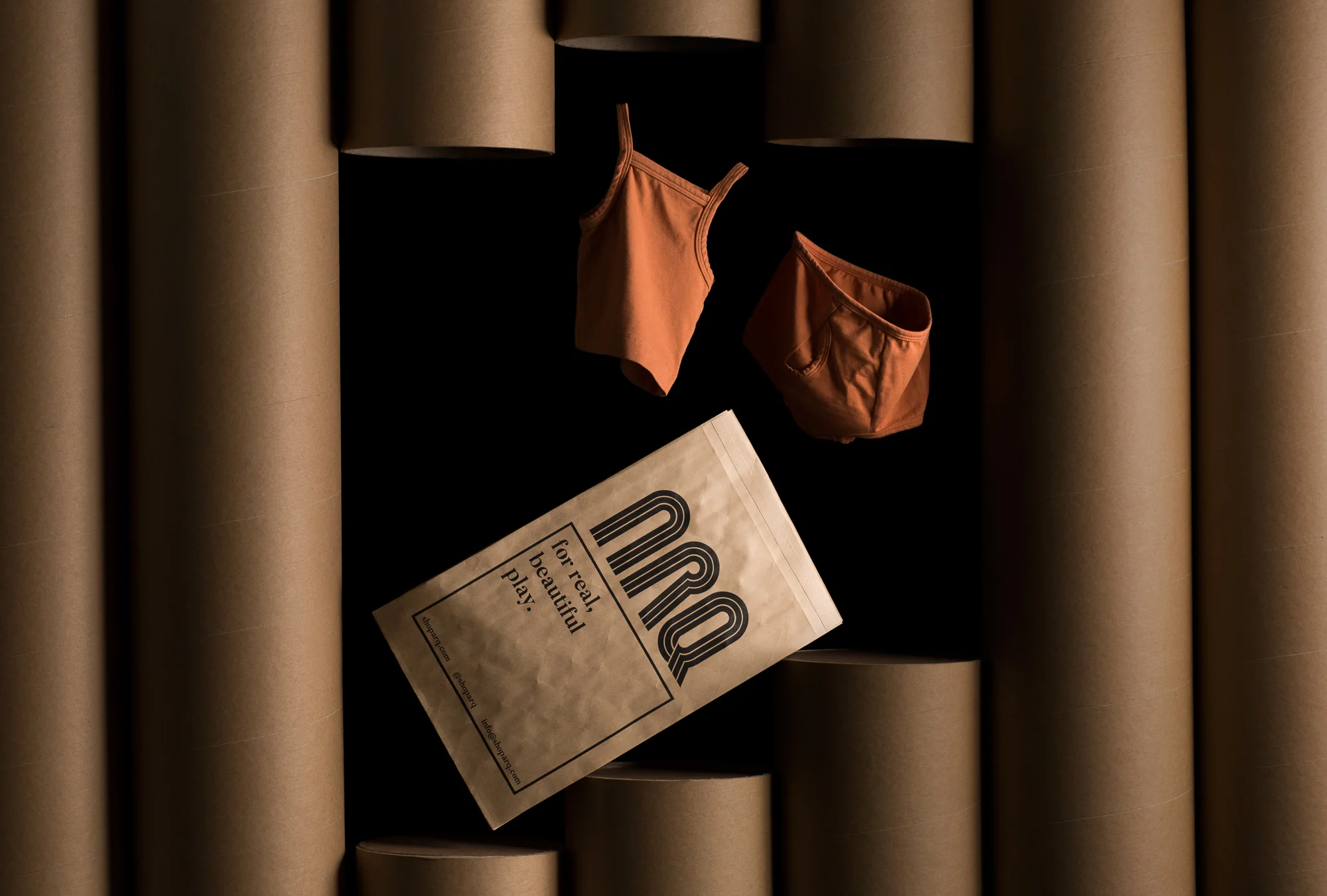 arq-1_giftguide_wall_2018_Round-2.jpg