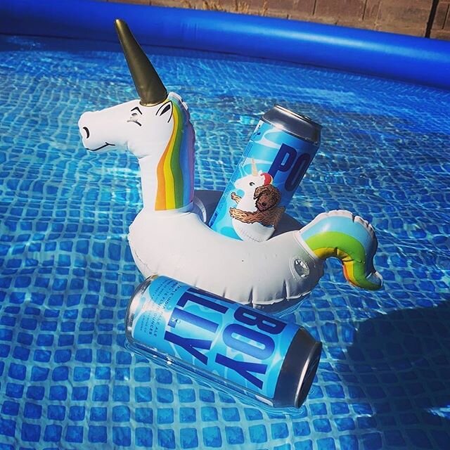 🍻 Who else is thirsty? We&rsquo;re starting the week off right! 🙌🏼
.
.
.
📸: @chrisrunoff .
.
.
.
.
.
.
#brews #happierhour #startingtheweekright #floatlife #floaties #drinkfloat #wrenhousebrewing #arizona #brewing #imbibe