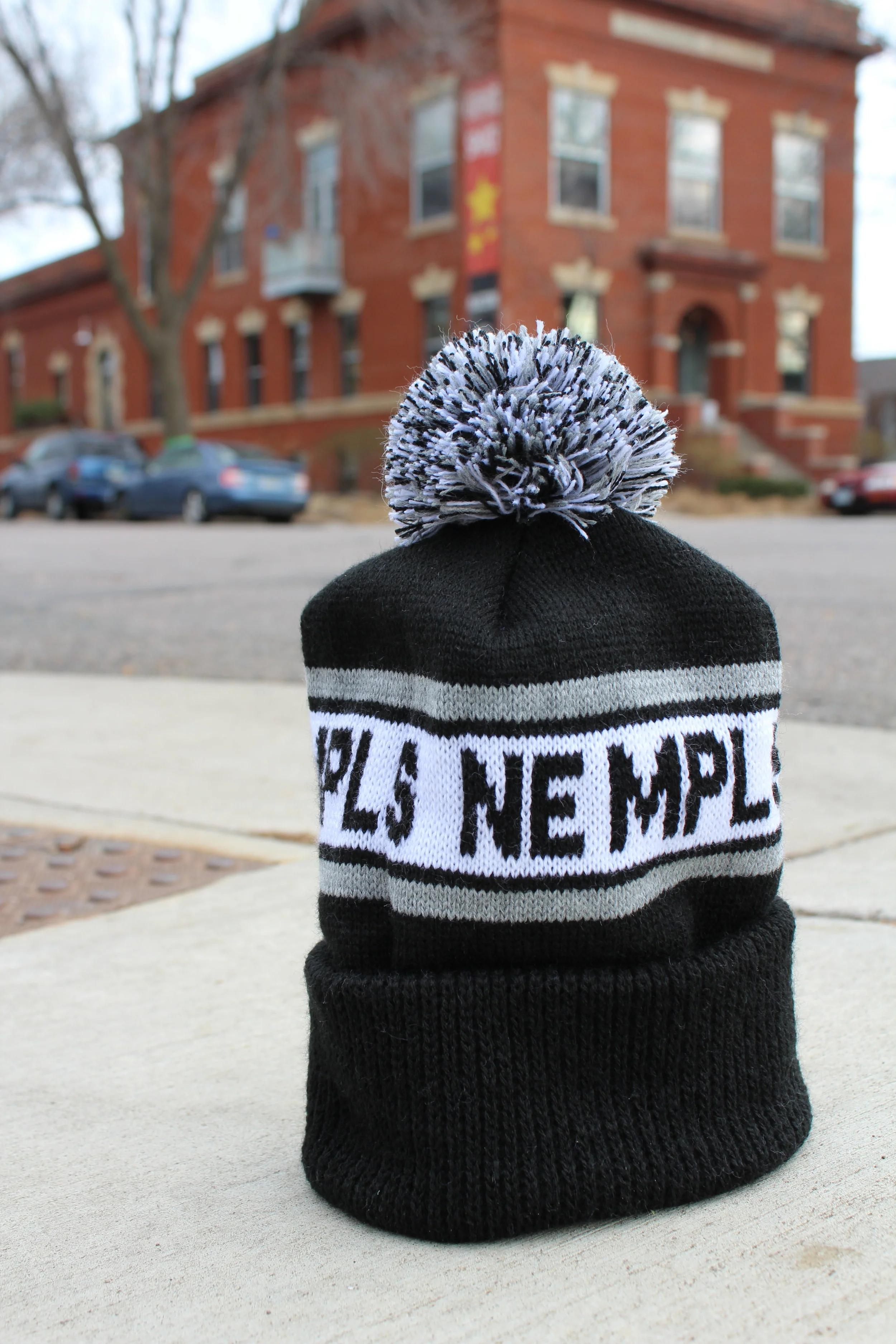Knit NE mpls Pom Hat