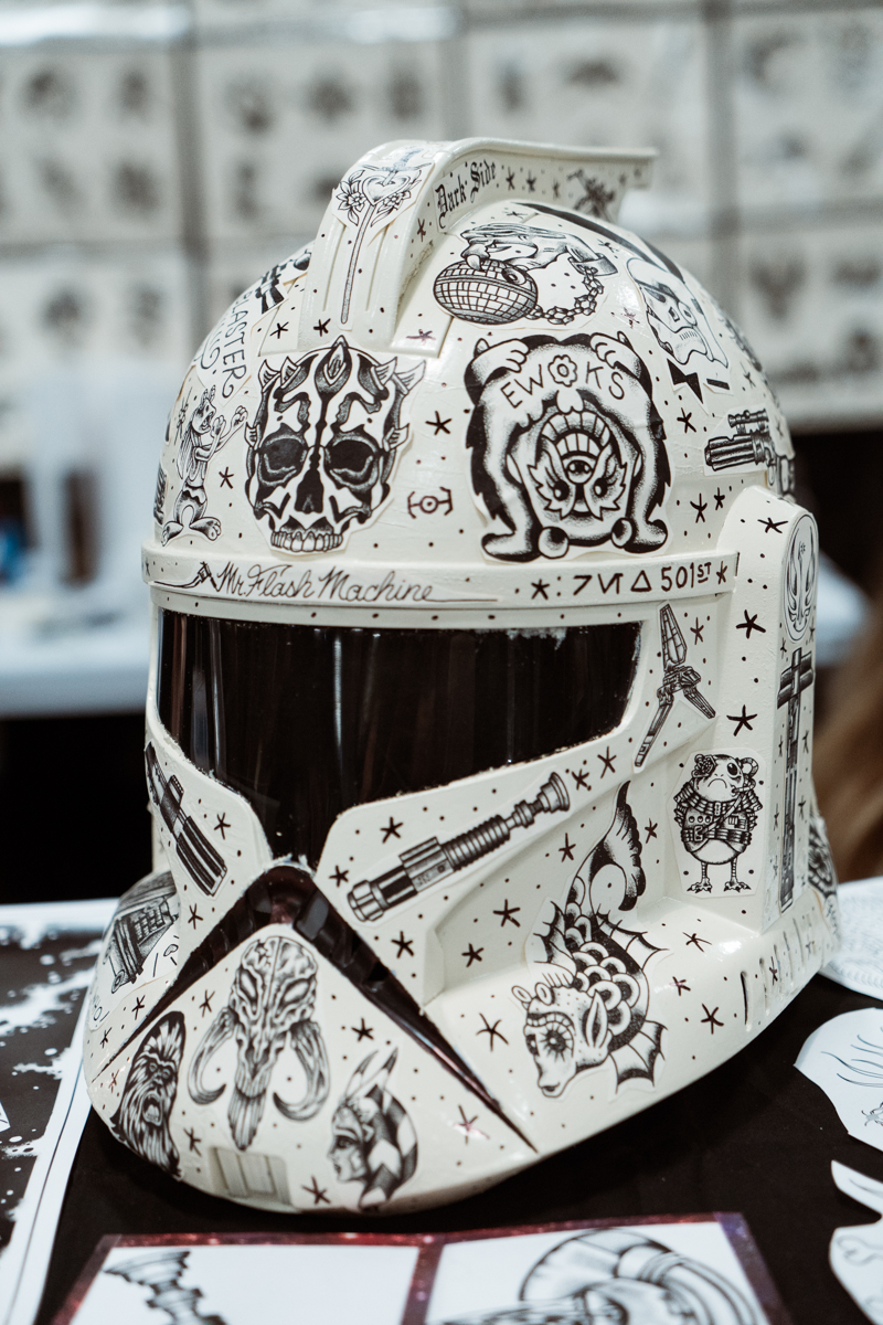  If you ask us, Star Wars costumes would have been much more interesting if they had all been as decorated as this. 
