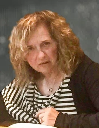 Headshot_Elaine.jpg