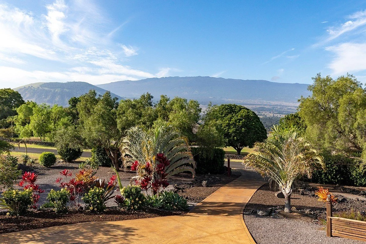 FIVE FAMOUS PEOPLE WHO CALL HAWAII HOME