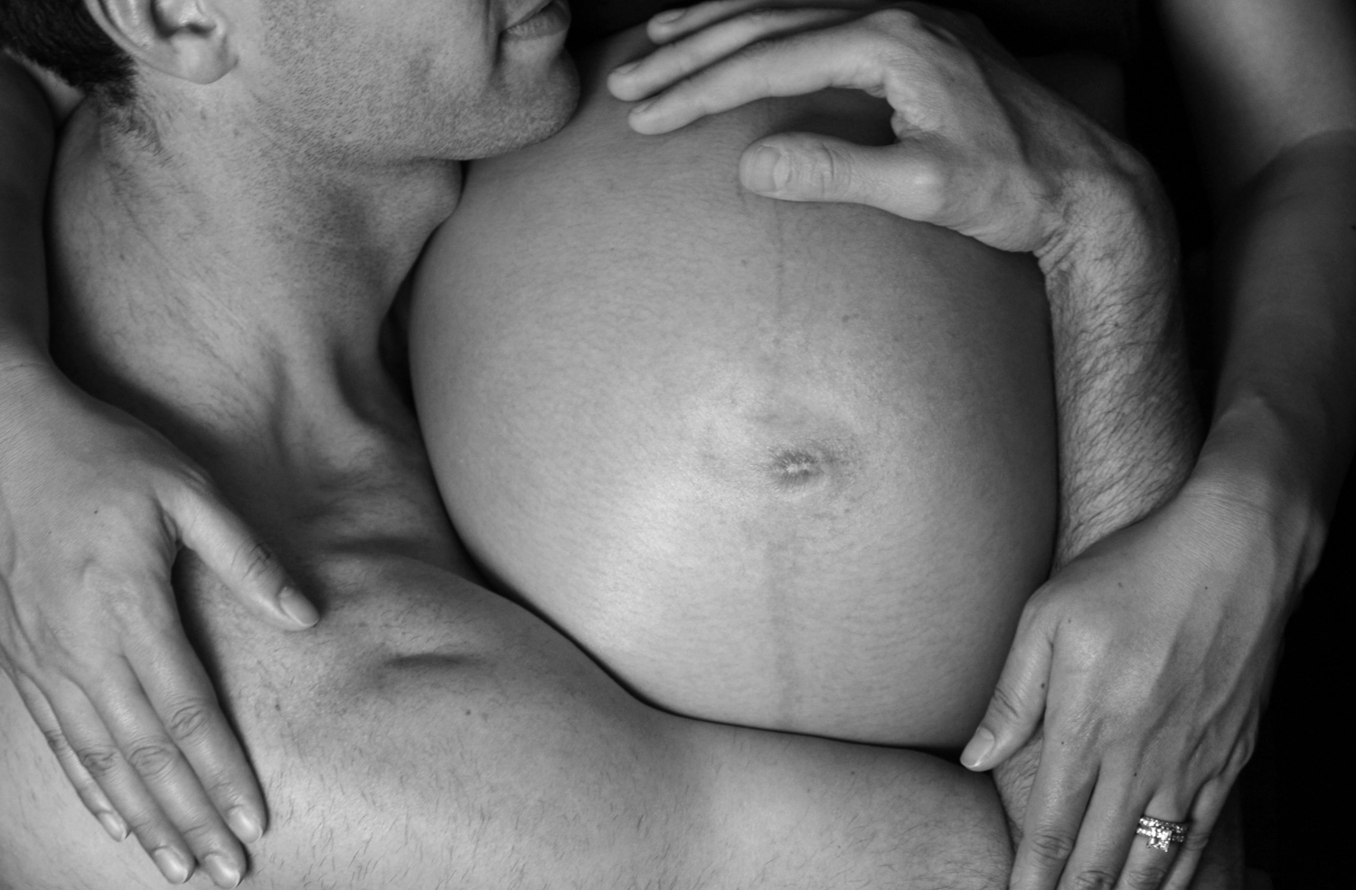 b&w-maternity-belly.jpg