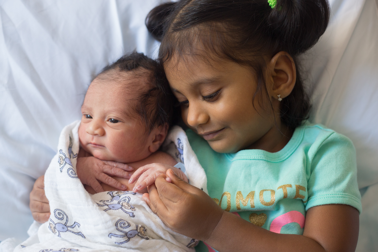 indian-siblings-fresh48-newborn.jpg