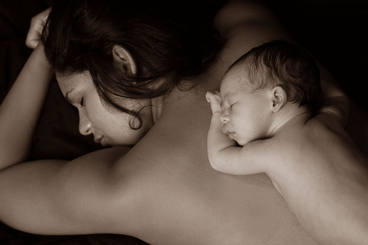 Newborn-Mom-Intimate.jpg