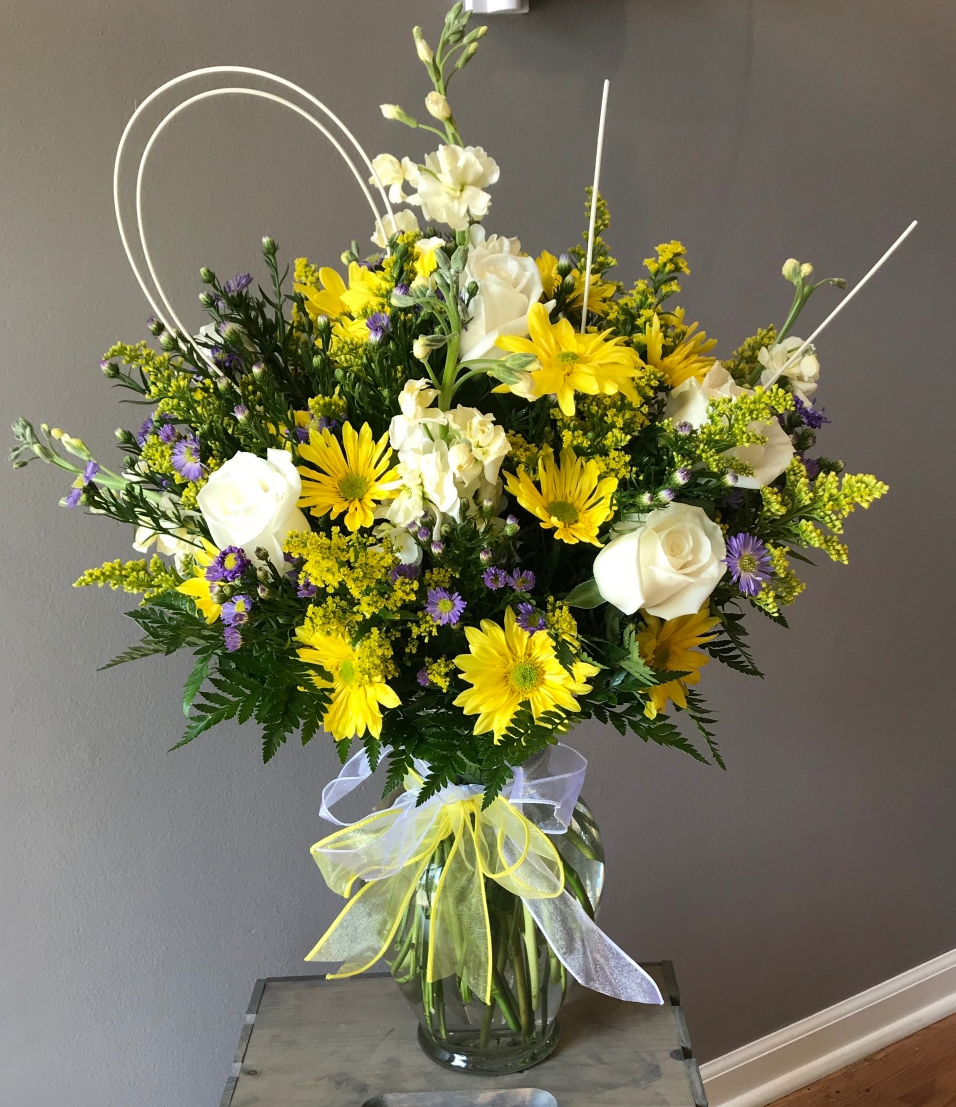 Yellow Daisy & White Roses